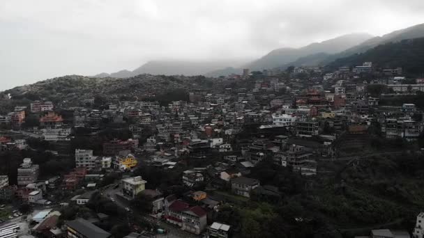 Flygdrönare Utsikt Över Bergsbyn Jiufen Taiwan Mid Vinkel Parallax Rörelse — Stockvideo