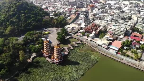 Aerial Drone View Pagodas Lotus Pond Lake Kaohsiung City Tajwan — Wideo stockowe