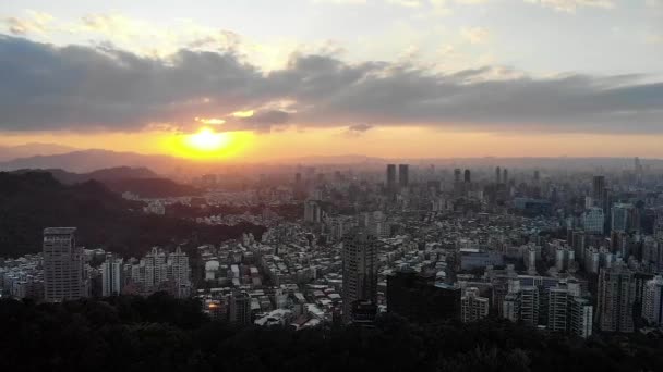 Drone Aéreo Vista Pôr Sol Sobre Cidade Taipei Ângulo Taiwan — Vídeo de Stock