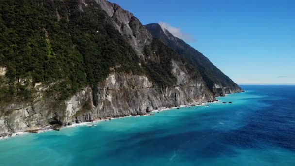 Aerial Drone Widok Niesamowite Błękitne Morze Wybrzeżu Taroko National Park — Wideo stockowe