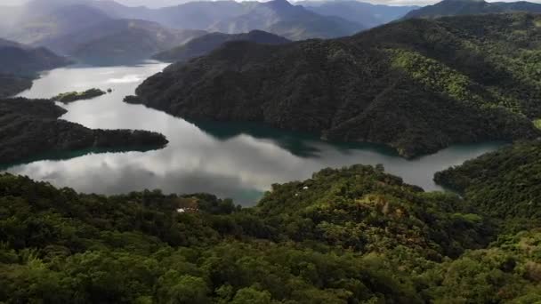 Αεροφωτογραφία Drone Πάνω Από Λίμνη Βουνό Thousand Islands Lake Ταϊπέι — Αρχείο Βίντεο