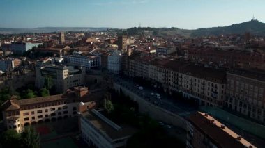 Teruels 'in İspanya' daki ünlü El Salvador kulesinin hava aracı görüntüleri. Yüksek kalite 4k görüntü