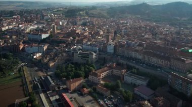 Teruels 'in İspanya' daki ünlü El Salvador kulesinin hava aracı görüntüleri. Yüksek kalite 4k görüntü