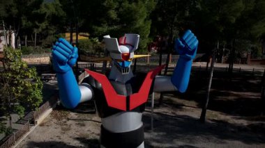 Mazinger Z heykelinin görüntüsü. Yüksek kalite 4k drone görüntüsü