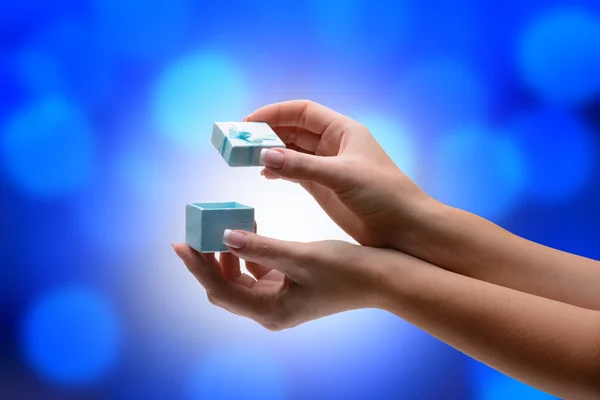 Noel hediye kutusu açık yanlarıyla