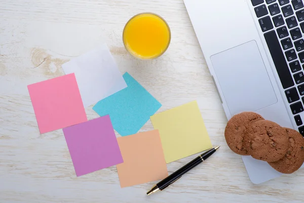 Laptop on a table with cookies — Stock Photo, Image