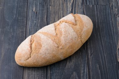 ahşap arka plan üzerinde beyaz ekmek