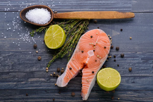 Raw salmon with spices and lime — Stock Photo, Image