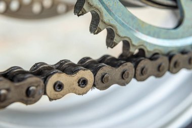 Metal motorlu zincir, yakın çekim.. 