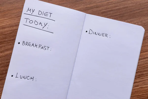 私の食事療法今日 と言う日記の白いページ 日中に食べる食品の一覧 — ストック写真