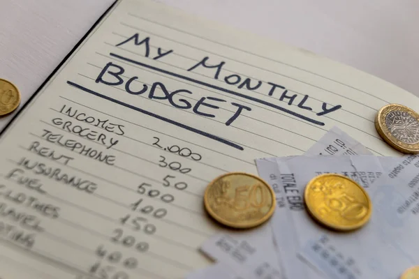 Página Blocos Notas Com Orçamentos Despesas Mensais Com Recibos Faturas — Fotografia de Stock