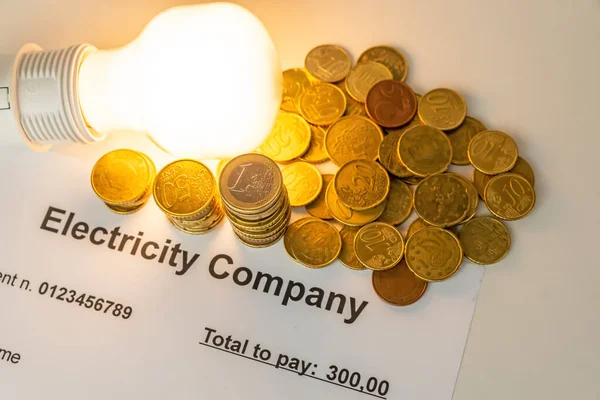 Ampoule Allumée Avec Billets Banque Pièces Facture Énergie Augmentation Des — Photo