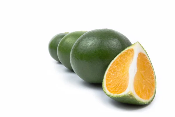 Mandarinen auf weißem Hintergrund — Stockfoto