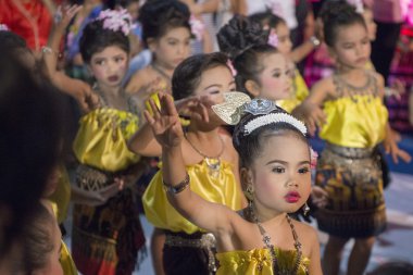 Geleneksel Tay Kızlar dans