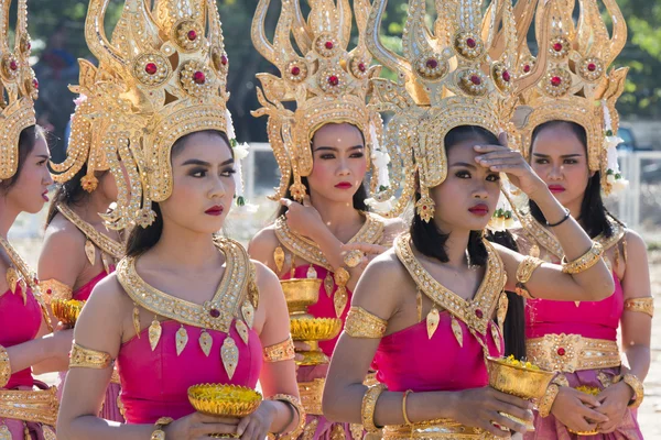 Chicas de danza tradicional tailandesa — Foto de Stock