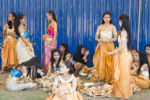 Chicas de danza tradicional tailandesa — Foto de Stock