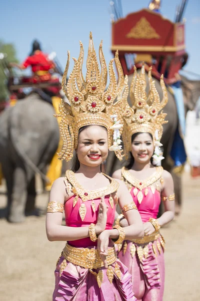 Traditionelle thailändische Tänzerinnen — Stockfoto