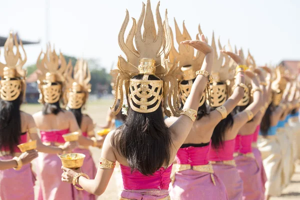 Traditionelle thailändische Tänzerinnen — Stockfoto