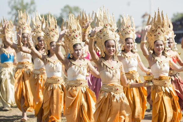 Chicas de danza tradicional tailandesa — Foto de Stock