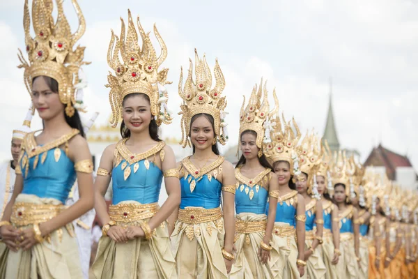 Traditionelle thailändische Tänzerinnen — Stockfoto