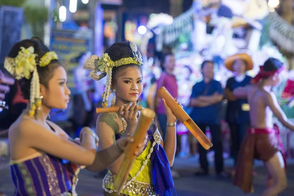 Tradizionale Thai Dance Girls — Foto Stock