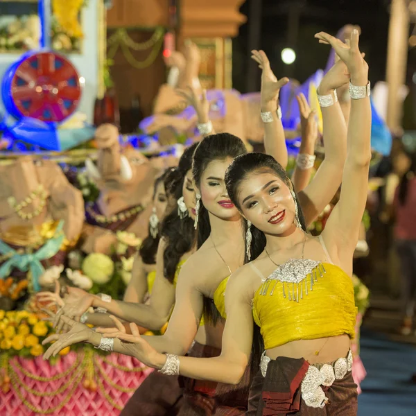 传统的泰国舞蹈女孩 — 图库照片