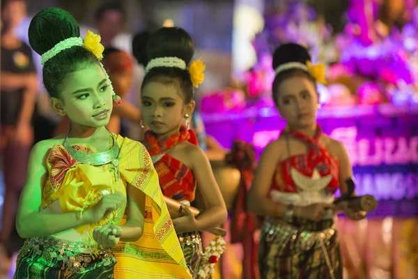 Tradizionale Thai Dance Girls — Foto Stock