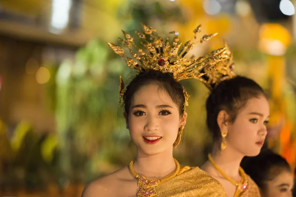 Tradycyjny tajski taniec dziewcząt — Zdjęcie stockowe