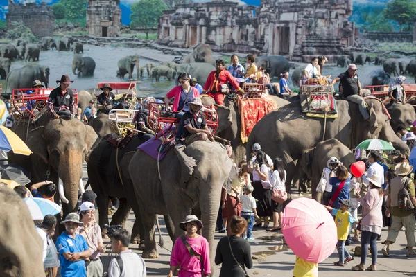 Elefántok és emberek az Elephant Square — Stock Fotó