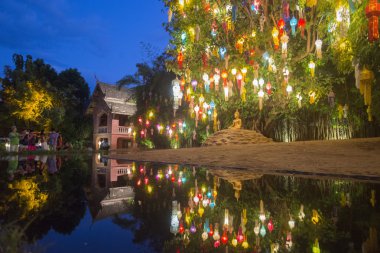 Wat Phan Tao Tapınağı'nda fener