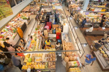 Warorot Market'te gıda mağazası