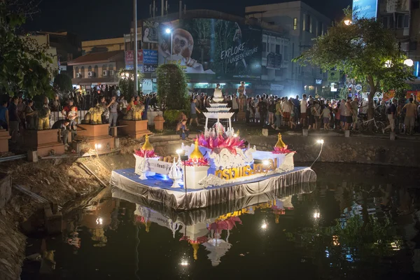 Fenerler gece Loy Krathong Festivali — Stok fotoğraf