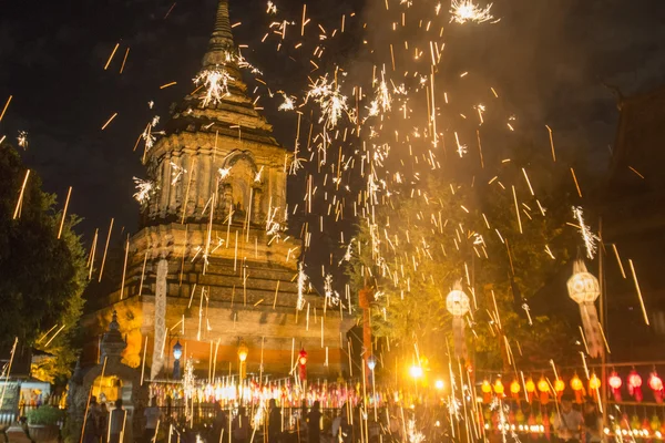 Wat Lokmoli Tapınağı'nda fener — Stok fotoğraf