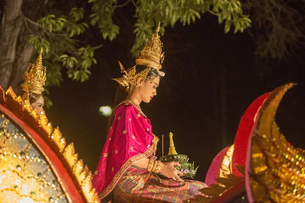 Orang berpakaian tradisional — Stok Foto