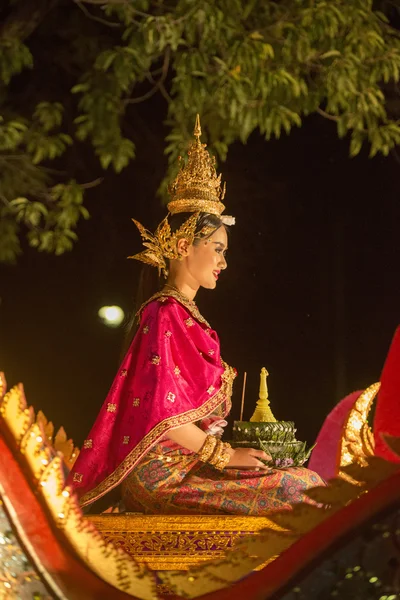 Gente vestida tradicional — Foto de Stock