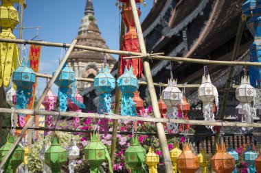 Wat Lokmoli Tapınağı'nda fener