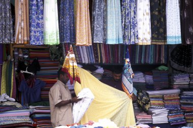 Hikkaduwa bir textil dükkanı