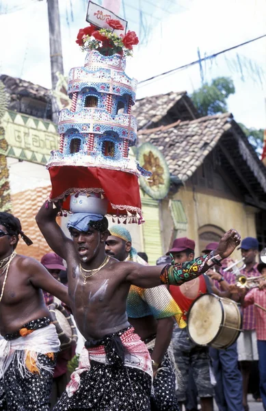 Un festival traditionnel dans la ville de Dalawella — Photo