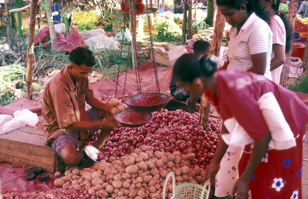 Il mercato nel comune di Hikkaduwa — Foto Stock