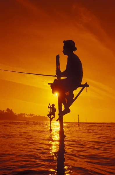 Рыбаки на побережье Велигамы — стоковое фото