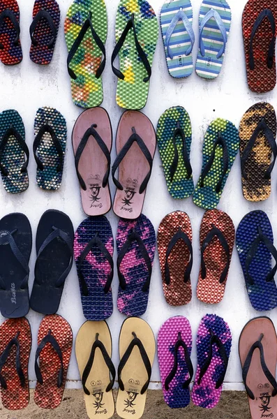 Sapatos de praia no mercado — Fotografia de Stock