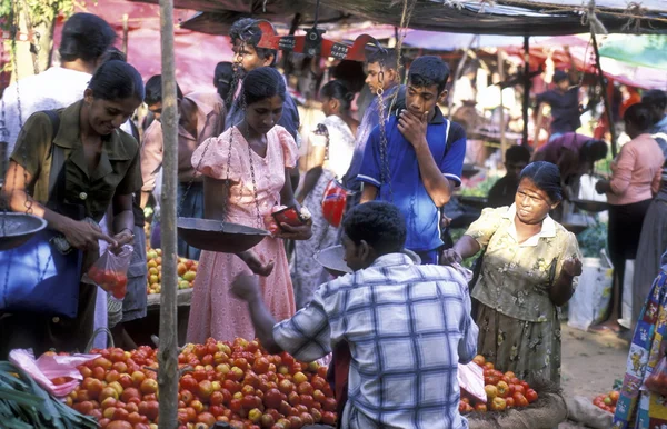 El mercado en la ciudad de Hikkaduwa — Foto de Stock