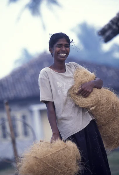 Hikkaduwa woman at work — Stock Photo, Image