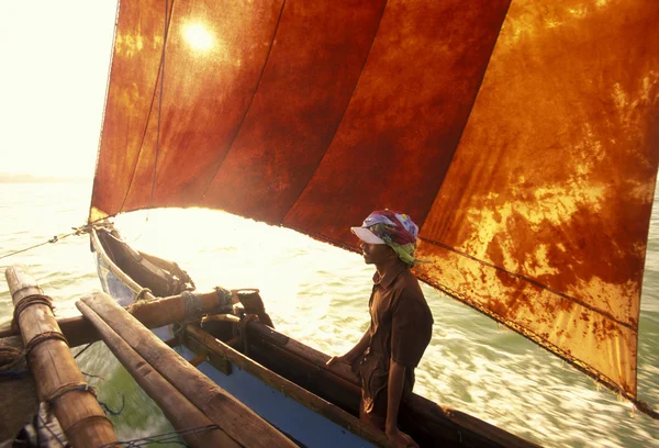 Dhoni Fishingboat na pobřeží Nagombo — Stock fotografie