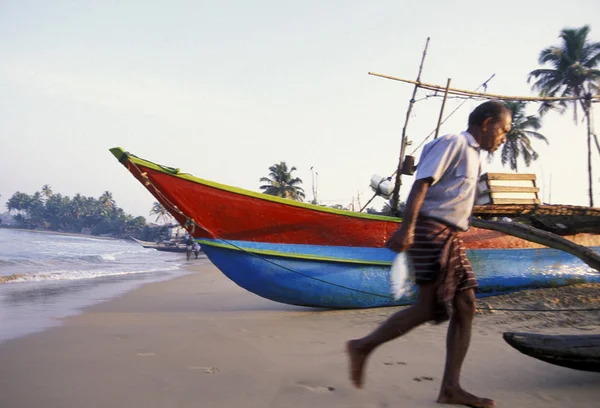 Dhoni Fishingboat na wybrzeżu Nagombo — Zdjęcie stockowe