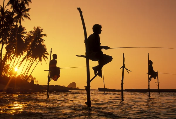 Fishermen at the coast of Weligama — Stock Photo, Image