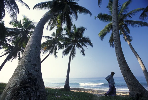 Una playa en la costa de Hikaduwa — Foto de Stock