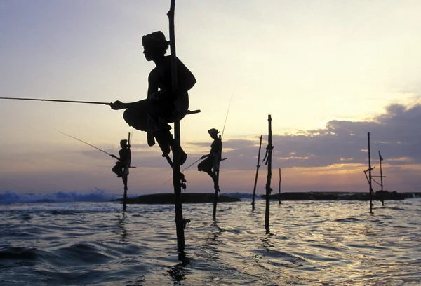 Fishermen at the coast of Weligama — Stock Photo, Image