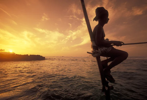 Pescador na costa de Weligama — Fotografia de Stock