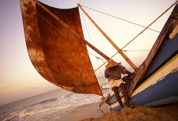 Dhoni Fishingboat, a Nagombo partján — Stock Fotó